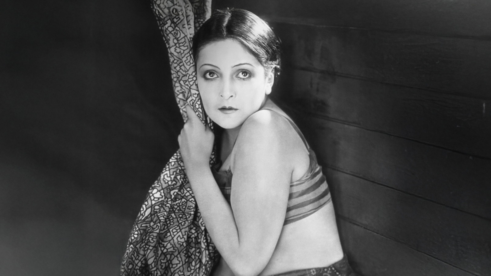 Schwarz-Weiß Bild mit einer Frau aus dem Film Varité